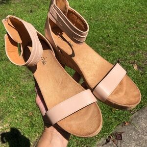 Dream Paris Platform Wedges Size 9.5 Peach